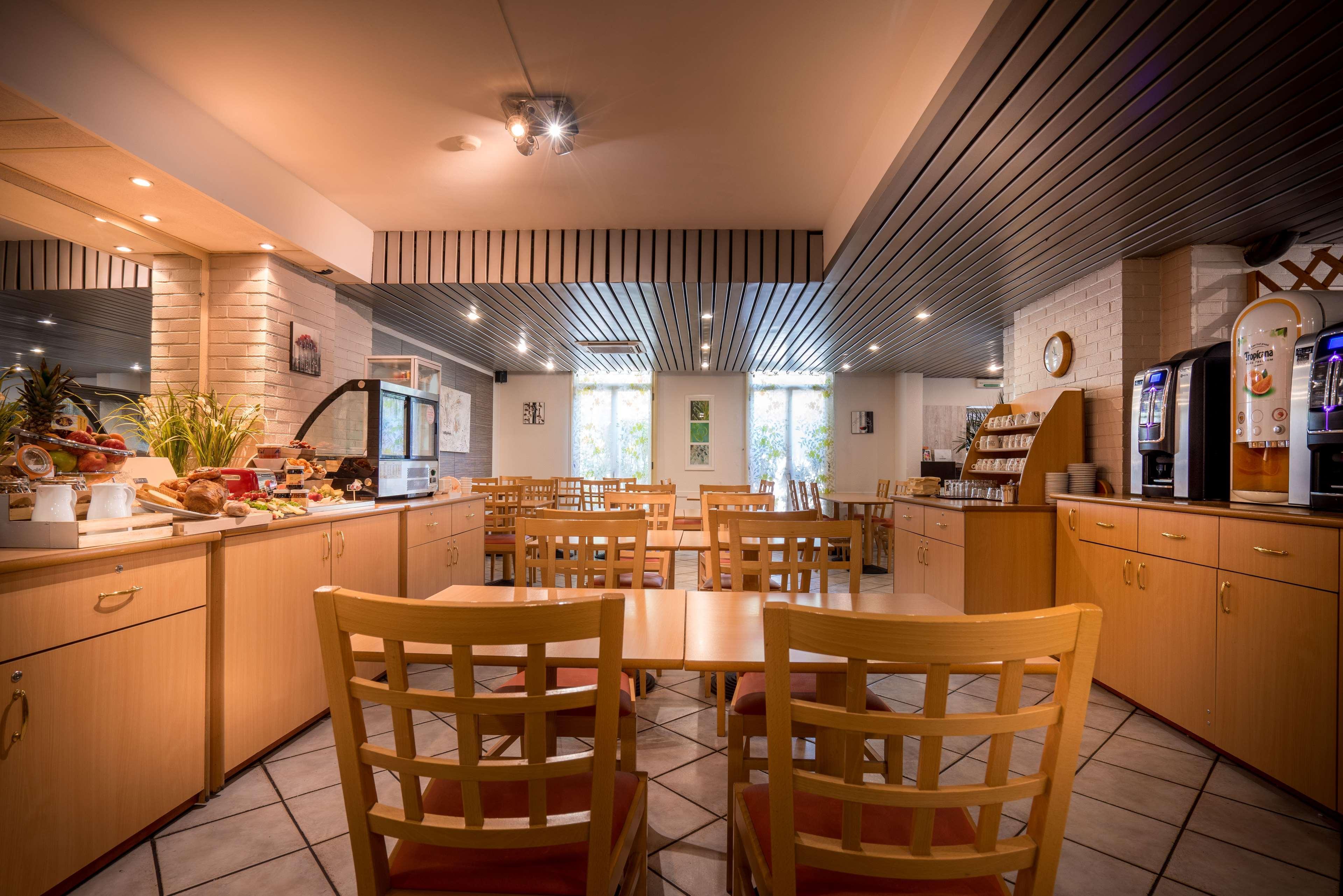 Kyriad Centre Antigone 3*